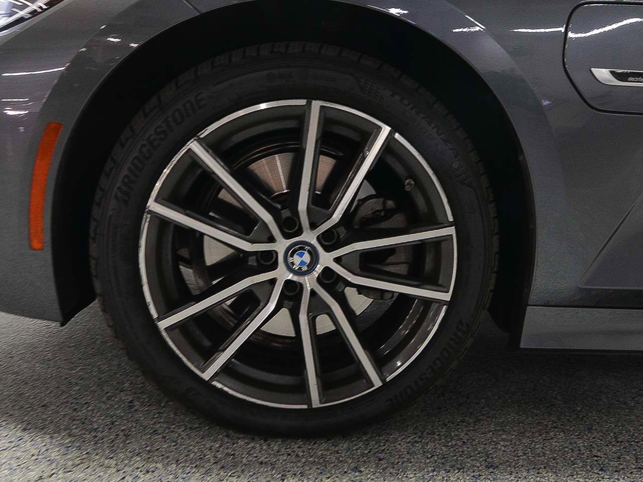 Used 2022 BMW 330e xDrive w/ Premium Package AWD/4WD image 6