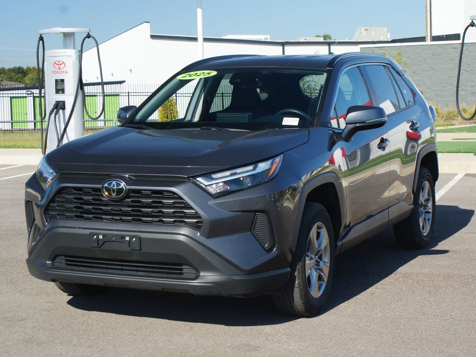 Used 2025 Toyota RAV4 XLE FWD image 23