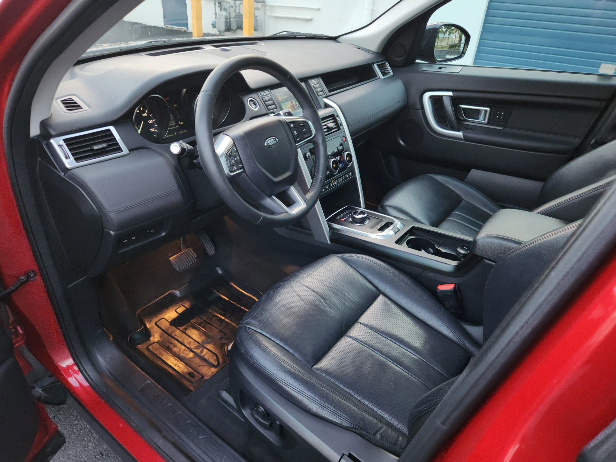 Used 2018 Land Rover Discovery Sport HSE image 6