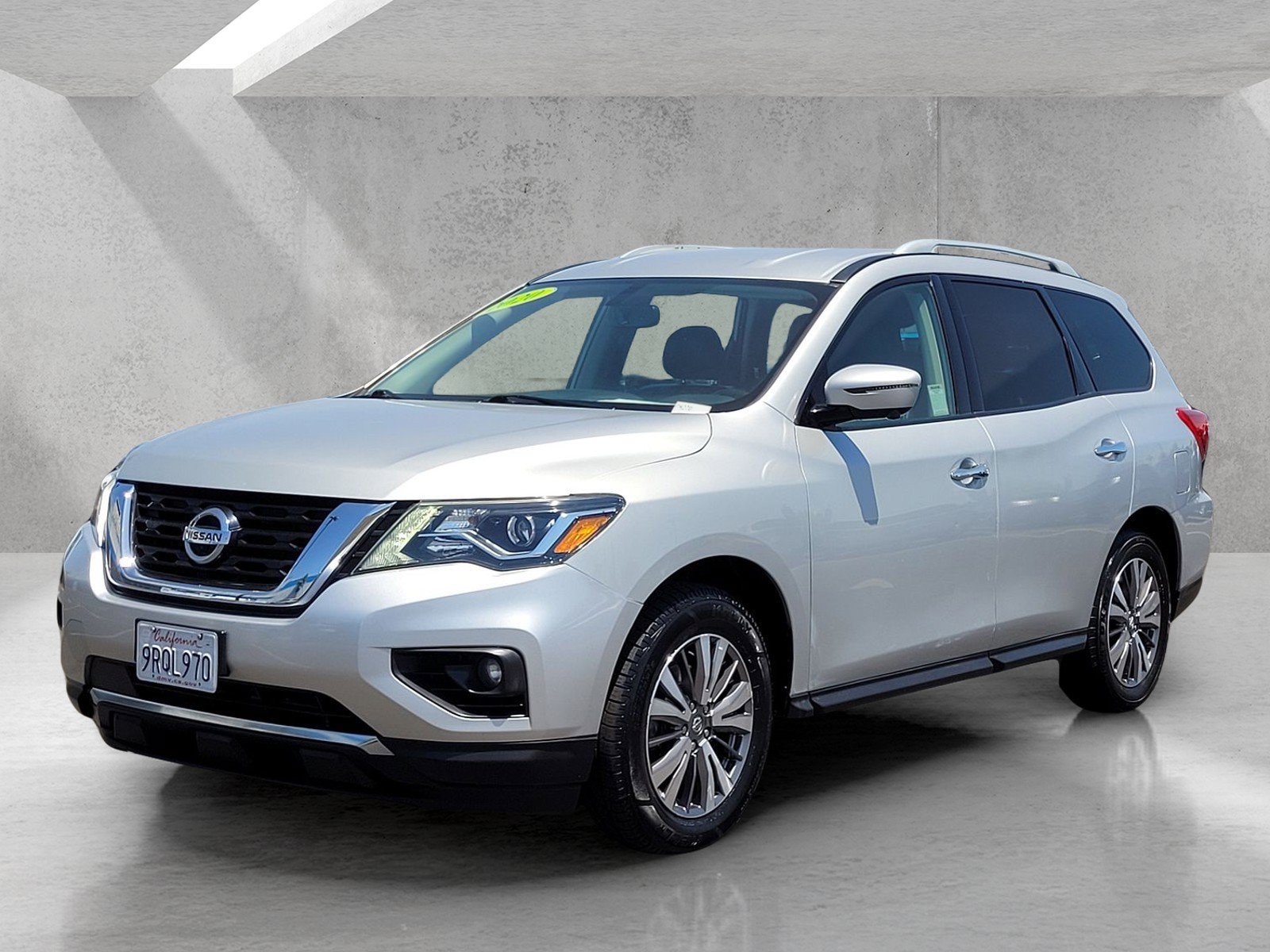 Used 2020 Nissan Pathfinder SL FWD image 9