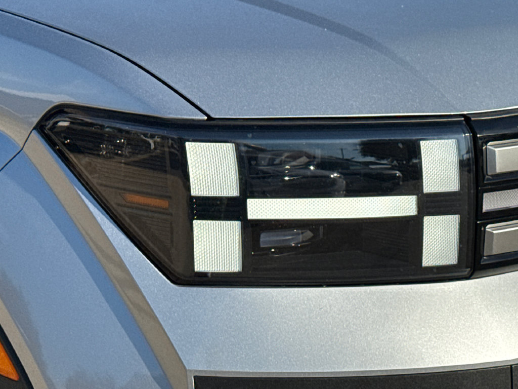 Used 2024 Hyundai Santa Fe SEL FWD image 4