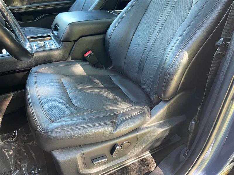Used 2018 Ford Expedition Limited w/ Equipment Group 302A AWD/4WD image 12