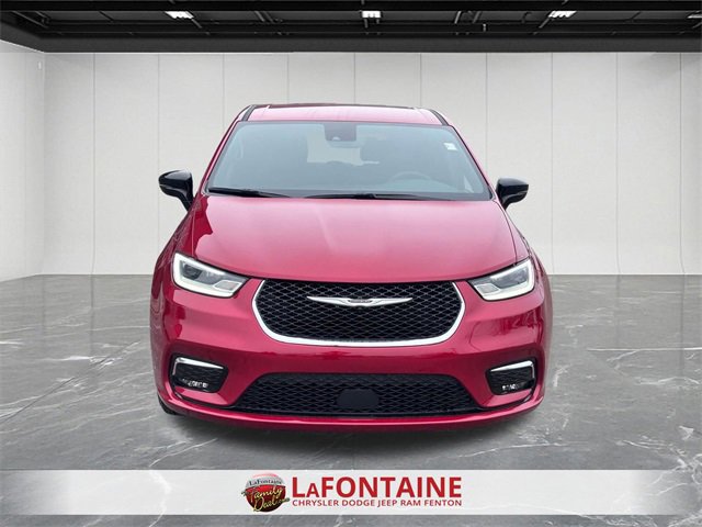 Used 2025 Chrysler Pacifica Select image 8