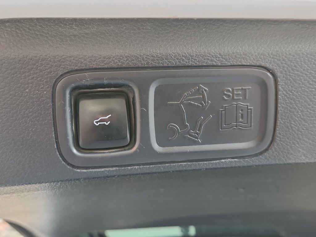 Used 2022 Ford Expedition Max Limited image 12