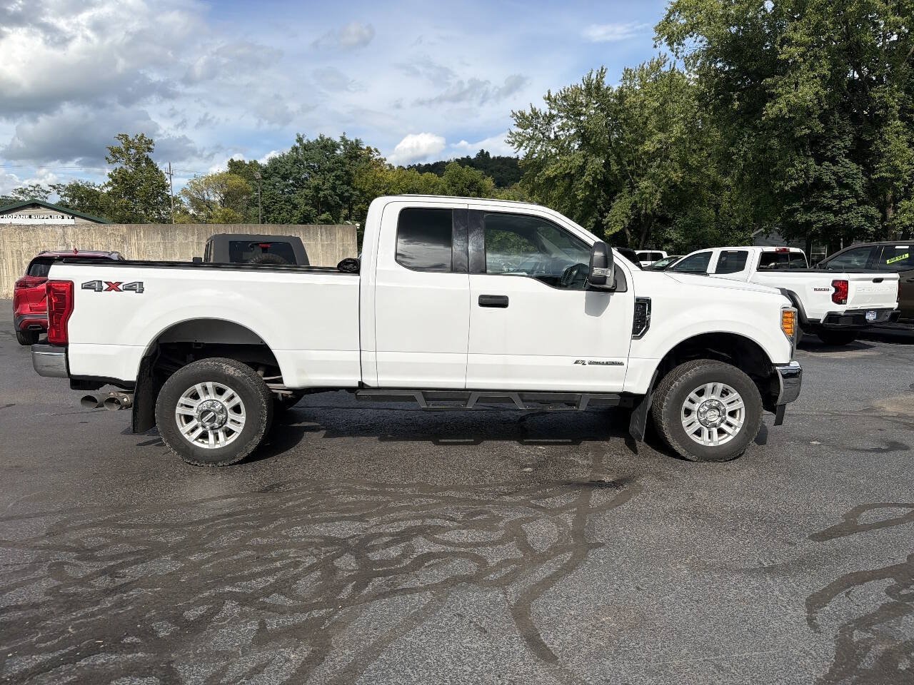 Used 2017 Ford F250 XLT AWD/4WD image 9