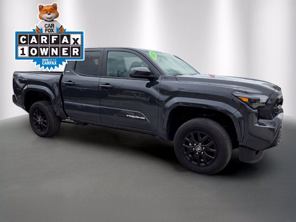 Used 2025 Toyota Tacoma SR5 AWD/4WD image 2