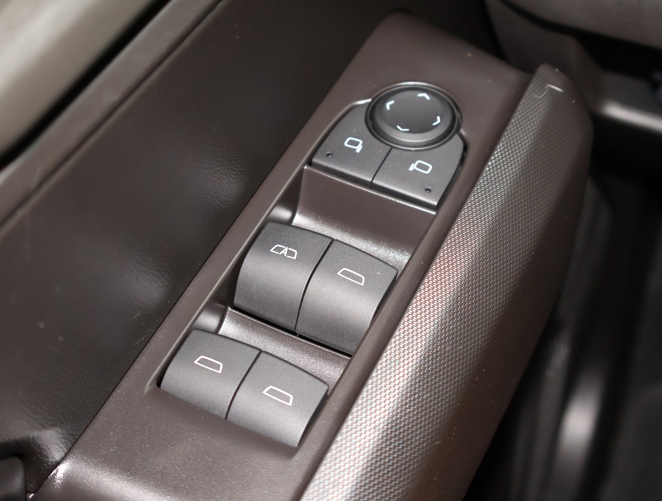 Certified 2024 Chevrolet Colorado Trail Boss w/ Technology Package AWD/4WD image 8