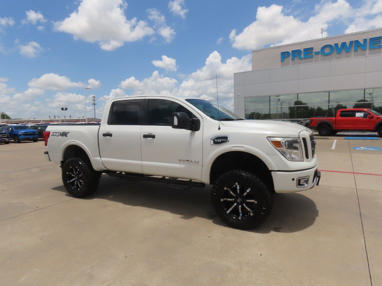 Used 2017 Nissan Titan PRO-4X w/ Pro-4x Convenience Package AWD/4WD image 7