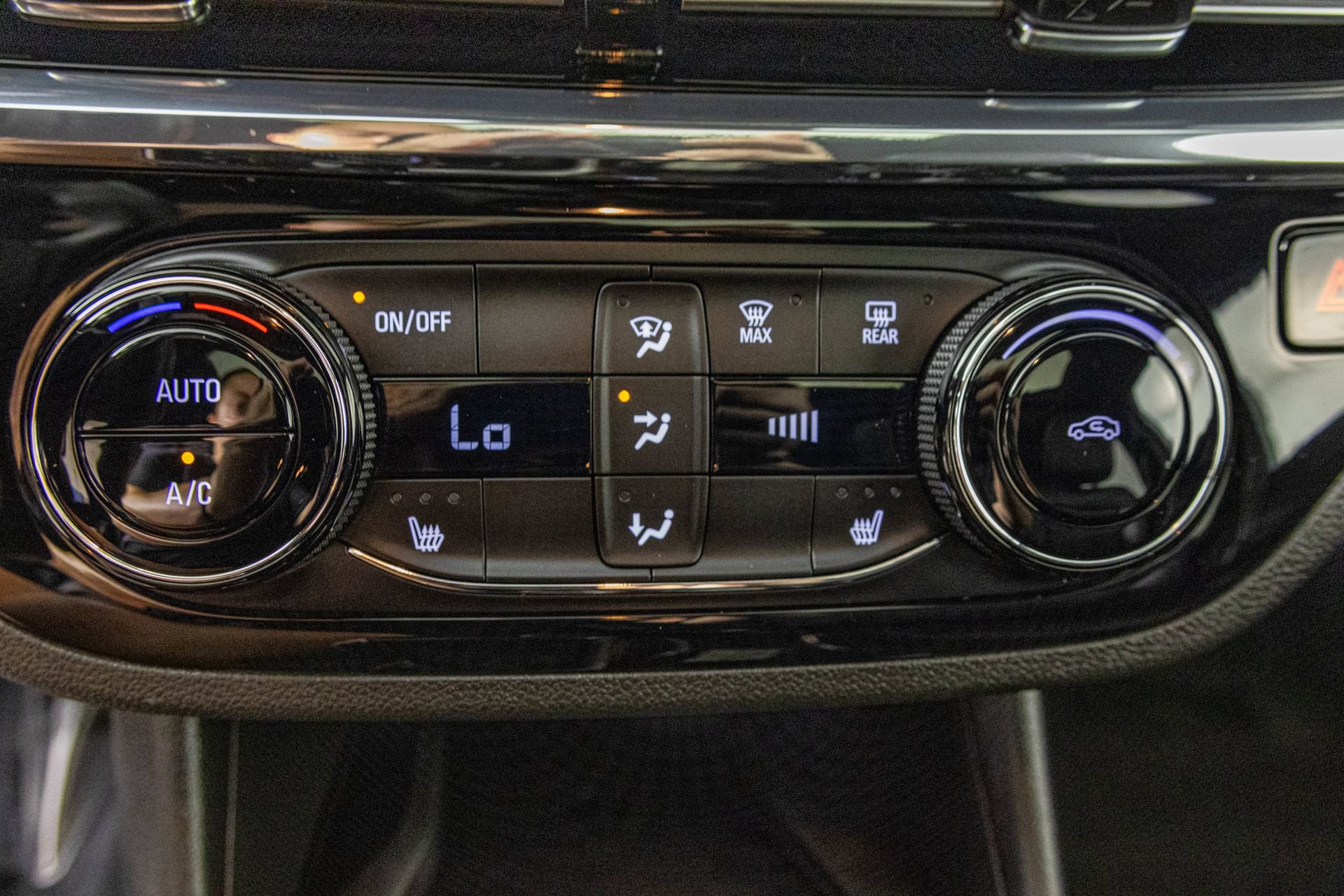 Used 2025 Buick Envista Sport Touring w/ Convenience I Package FWD image 29