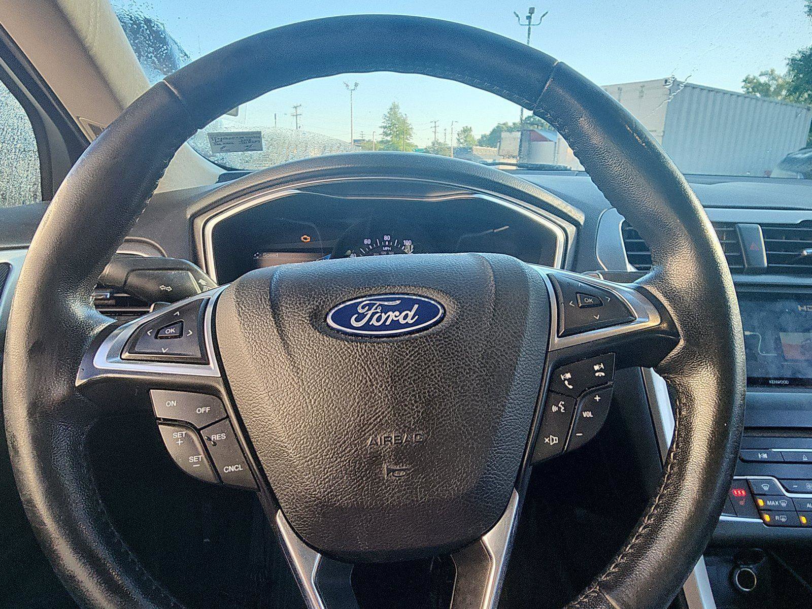 Used 2018 Ford Fusion SE w/ Fusion SE Technology Package FWD image 12