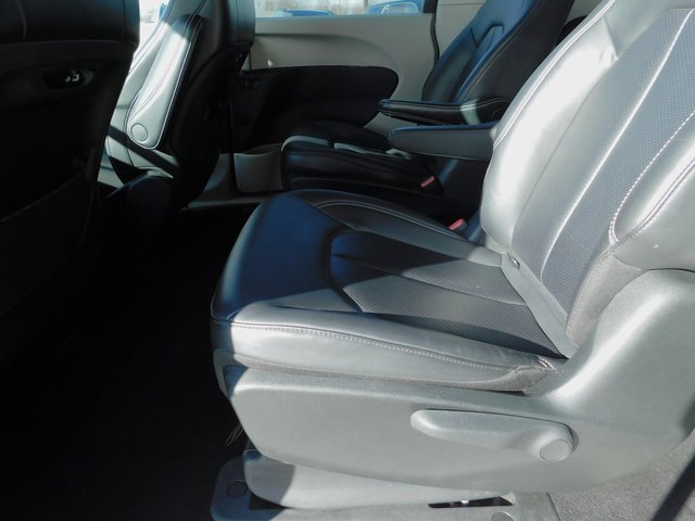 Used 2024 Chrysler Pacifica Select image 21