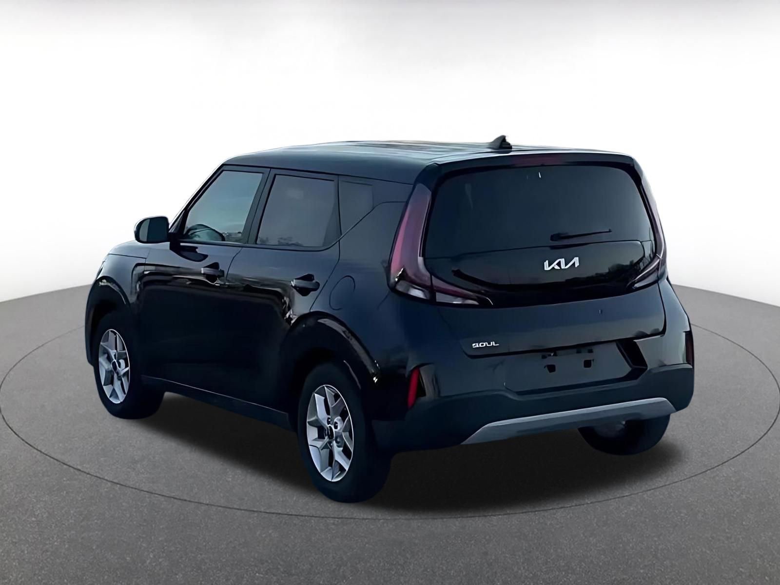 Used 2025 Kia Soul LX w/ LX Technology Package image 11