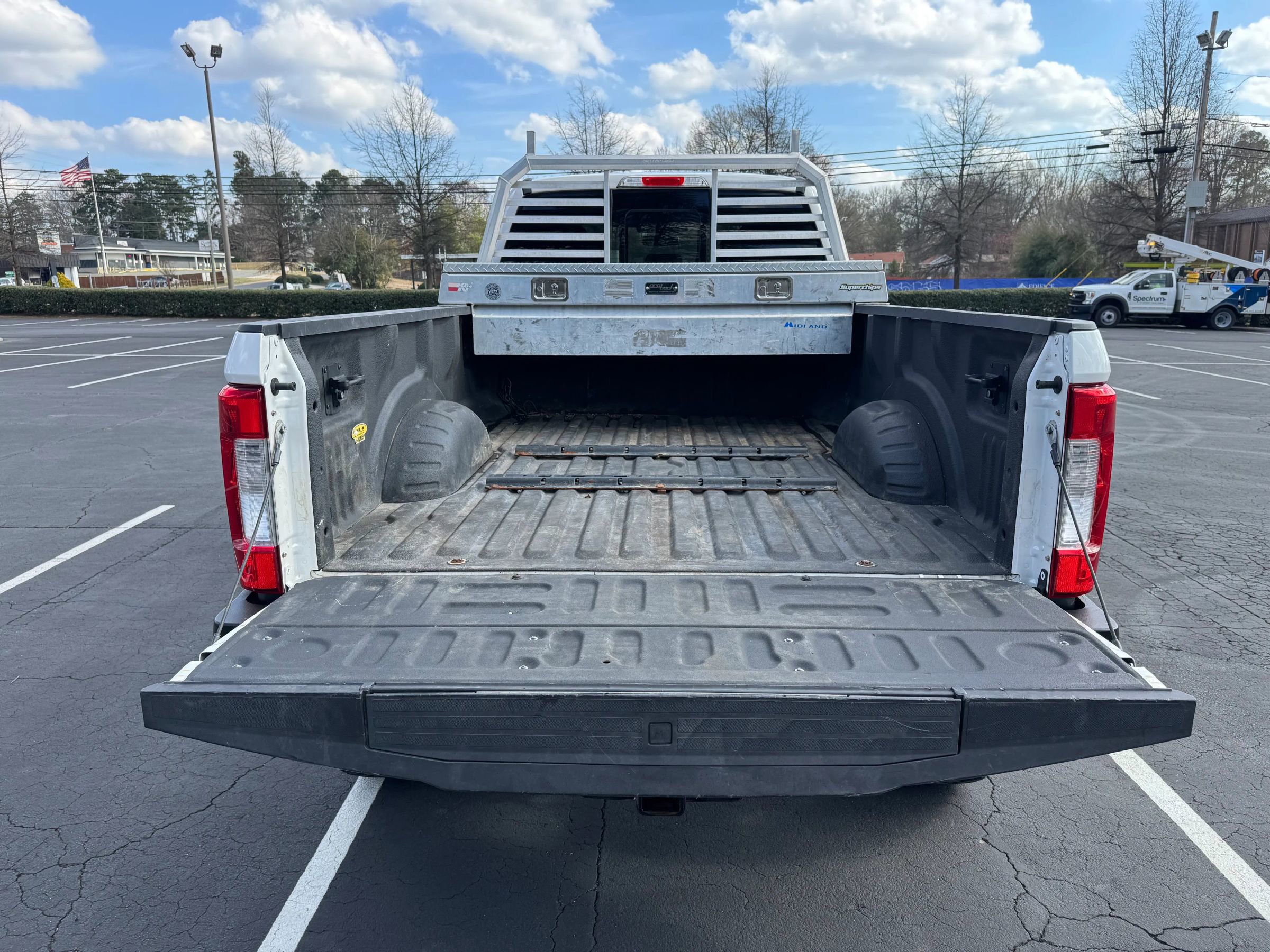Used 2018 Ford F350 Lariat w/ Camper Package image 9
