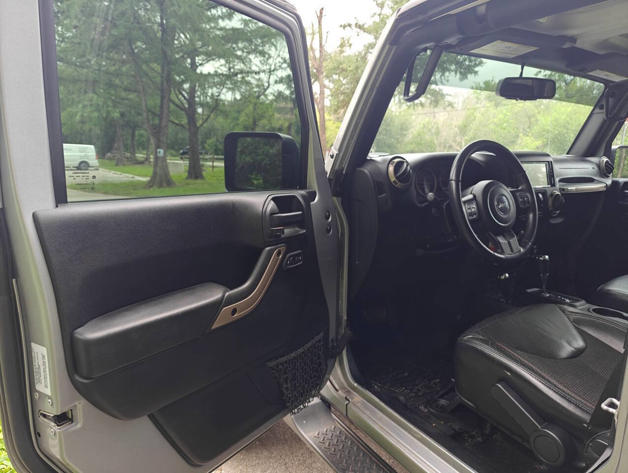 Used 2016 Jeep Wrangler Unlimited Sahara AWD/4WD image 10