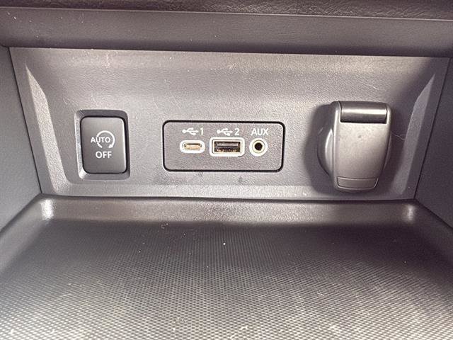 Used 2025 Nissan Sentra SR w/ SR Premium Package FWD image 24