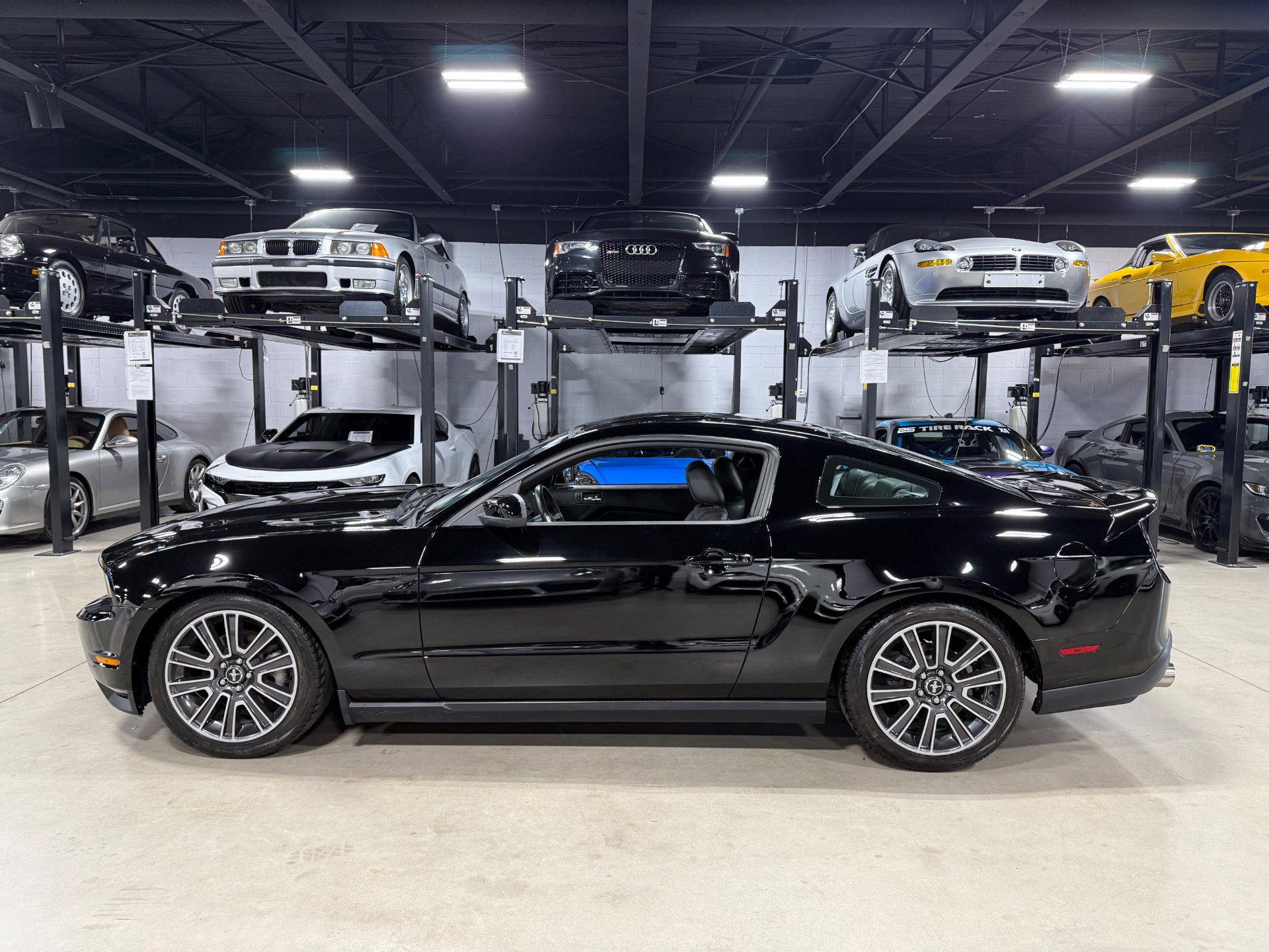 Used 2010 Ford Mustang GT image 2