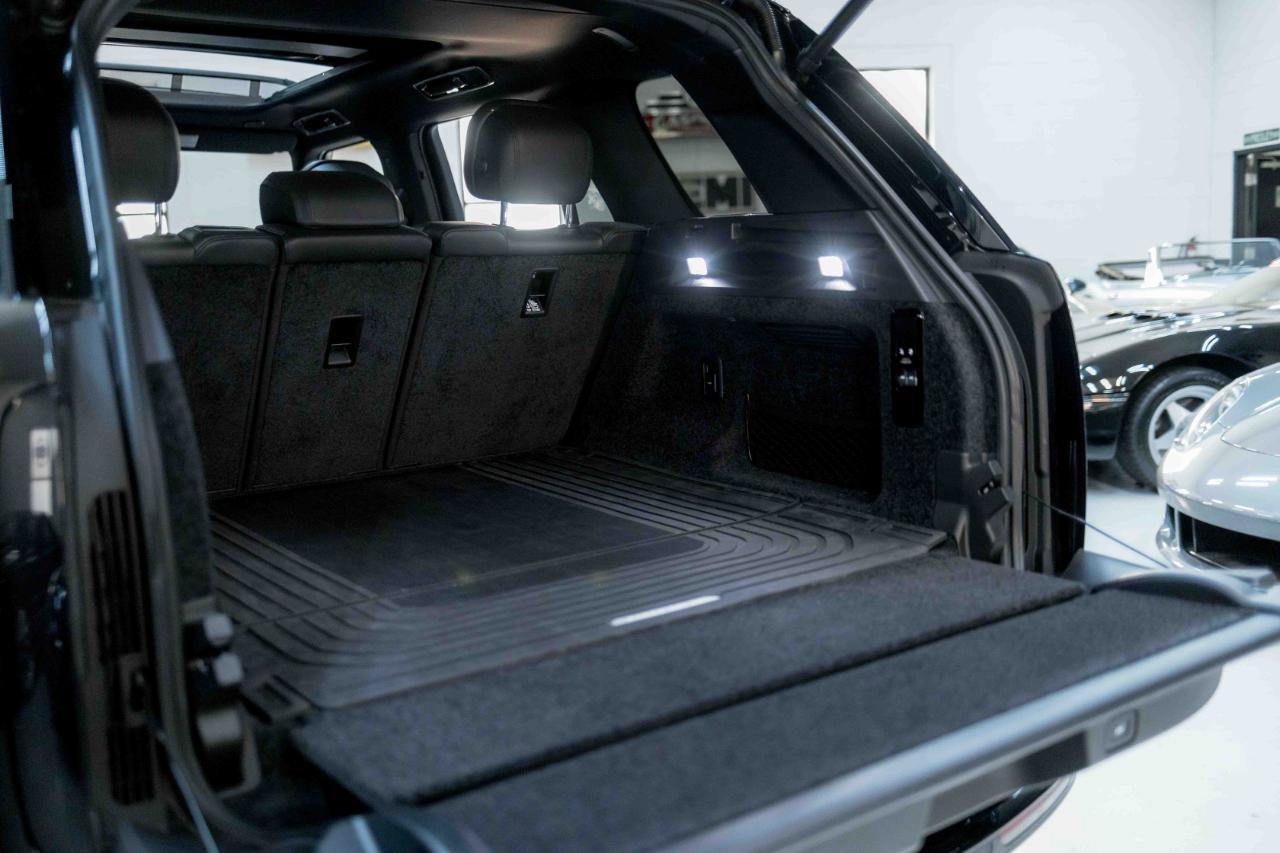 Used 2025 Land Rover Range Rover SE image 81