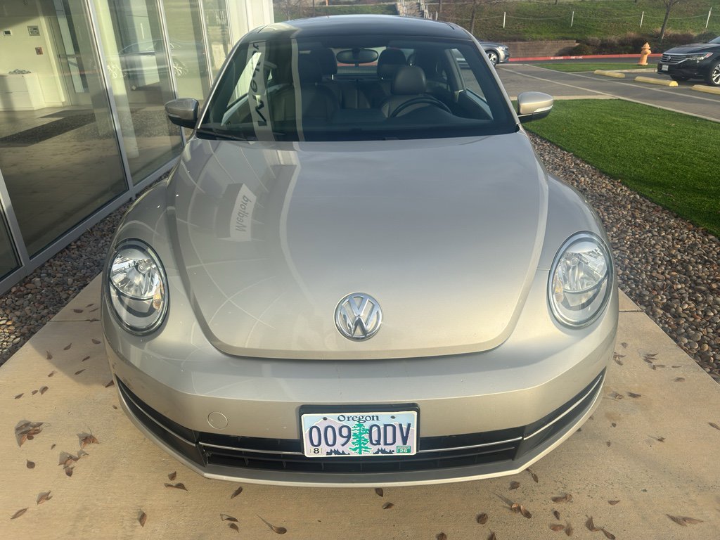 Used 2013 Volkswagen Beetle TDI image 2