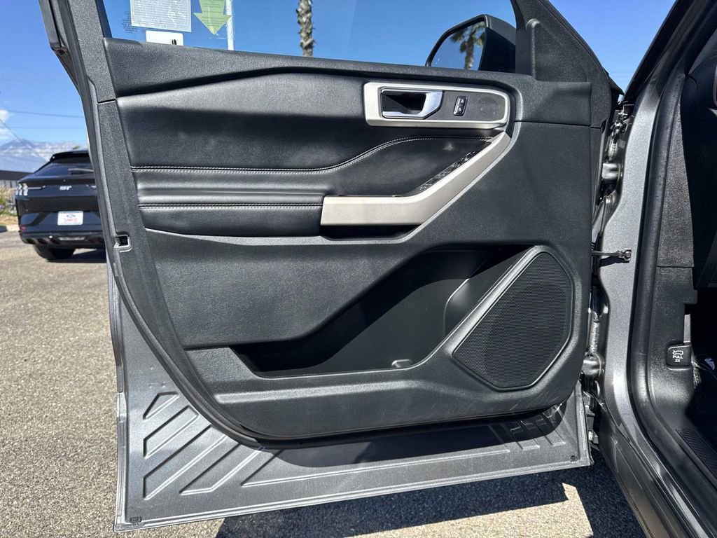 Used 2022 Ford Explorer XLT w/ Equipment Group 202A image 18