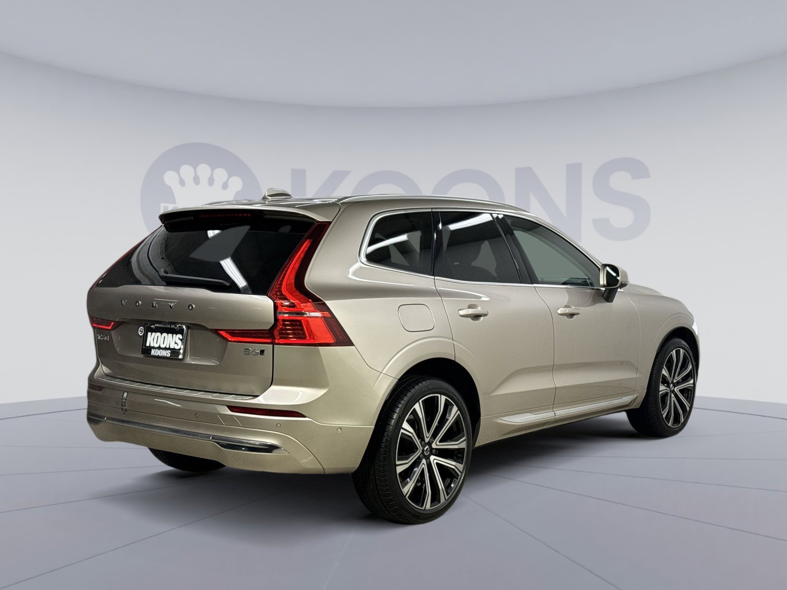 Used 2023 Volvo XC60 B6 Ultimate w/ Protection Package Premier image 12