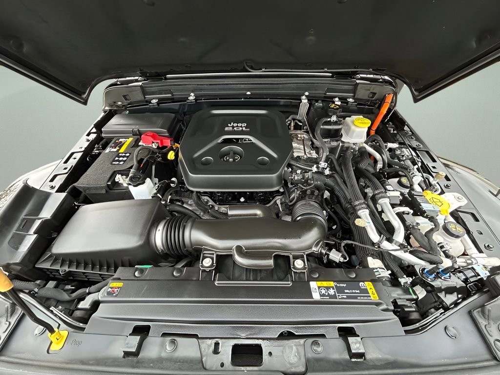 Used 2022 Jeep Wrangler Unlimited Sahara w/ Cold Weather Group image 16