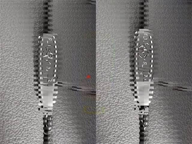 Used 2025 Mercedes-Benz GLB 250 4MATIC image 41