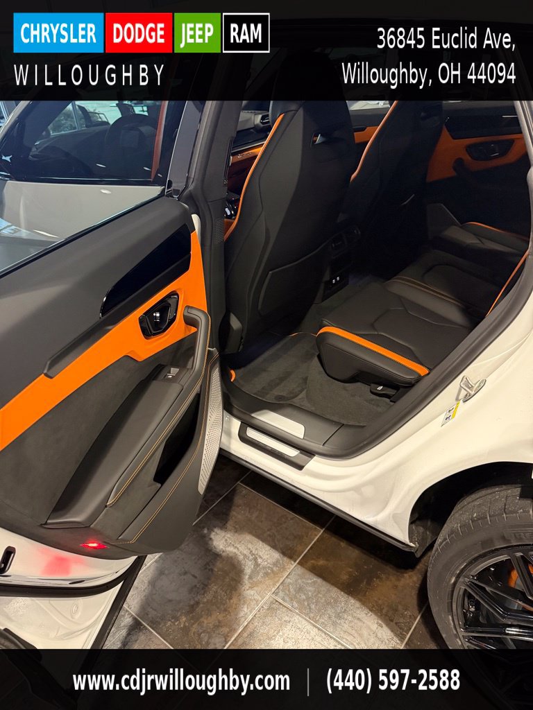 Used 2025 Lamborghini Urus SE AWD/4WD image 29