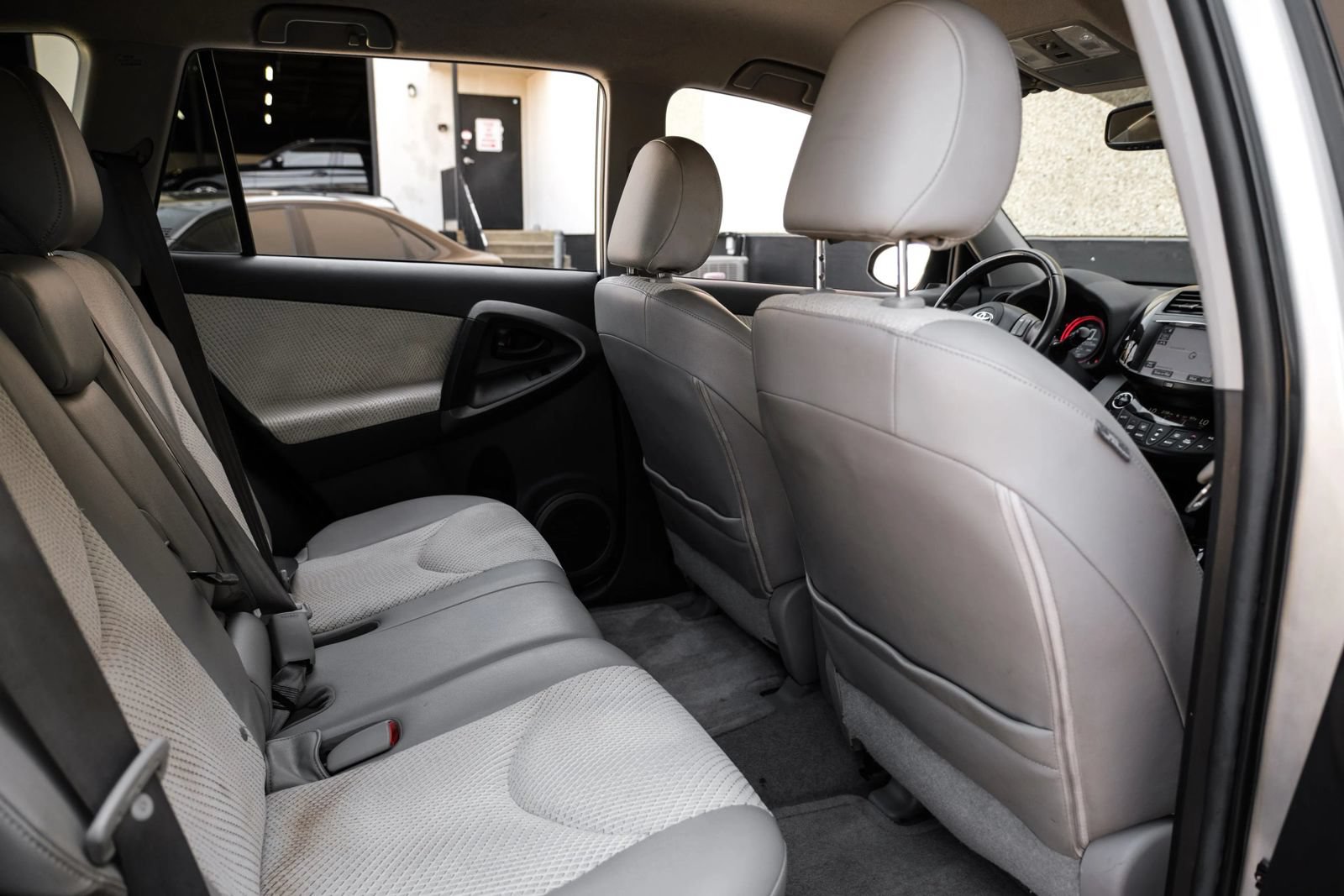 Used 2014 Toyota RAV4 EV FWD image 33