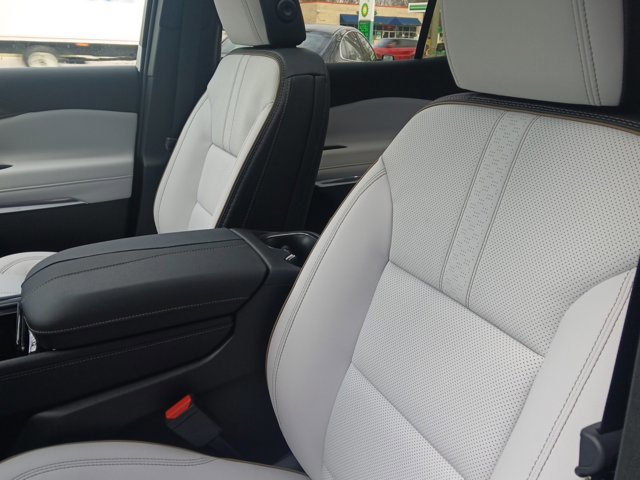 New 2026 Chevrolet Traverse High Country w/ LPO, Floor Liner Package AWD/4WD image 22