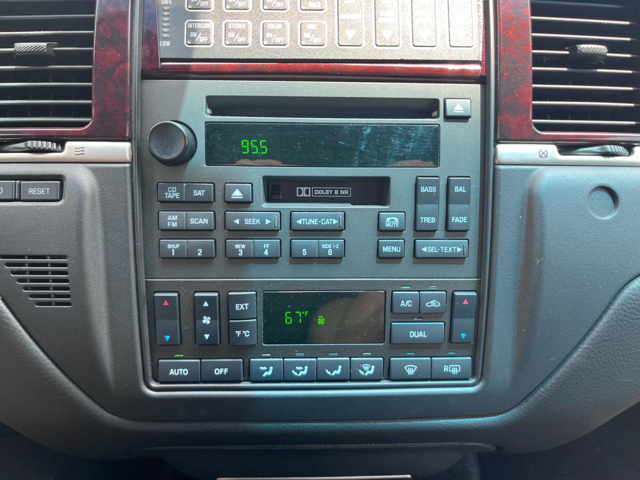 Used 2008 Lincoln Town Car Executive RWD image 38
