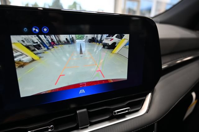 New 2027 Chevrolet Equinox LT w/ Convenience Package II FWD image 16