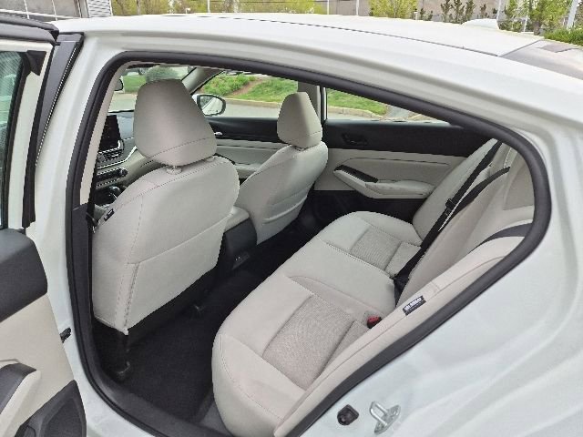 Used 2024 Nissan Altima 2.5 SV w/ SV Premium Package FWD image 13