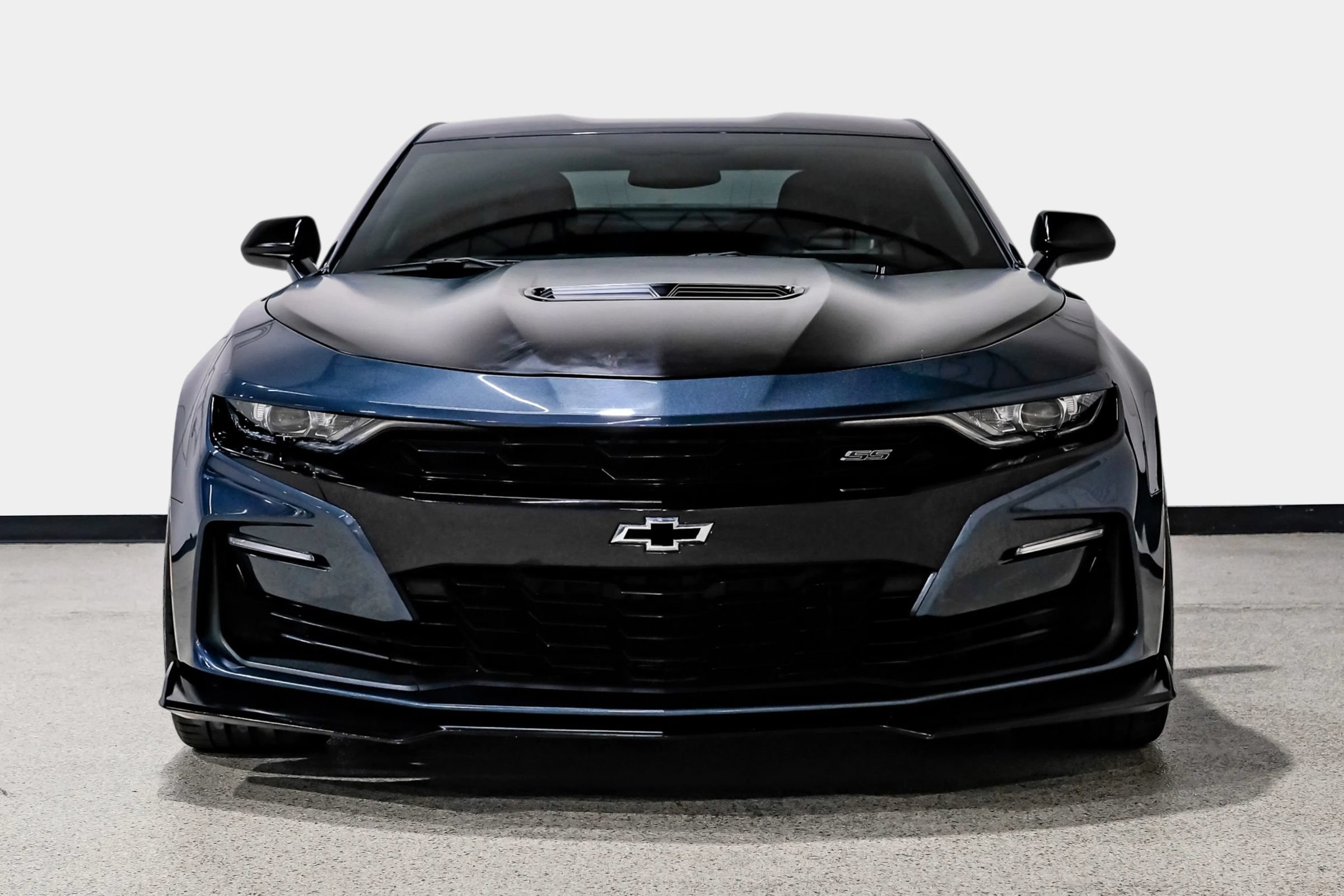 Used 2019 Chevrolet Camaro SS RWD image 3