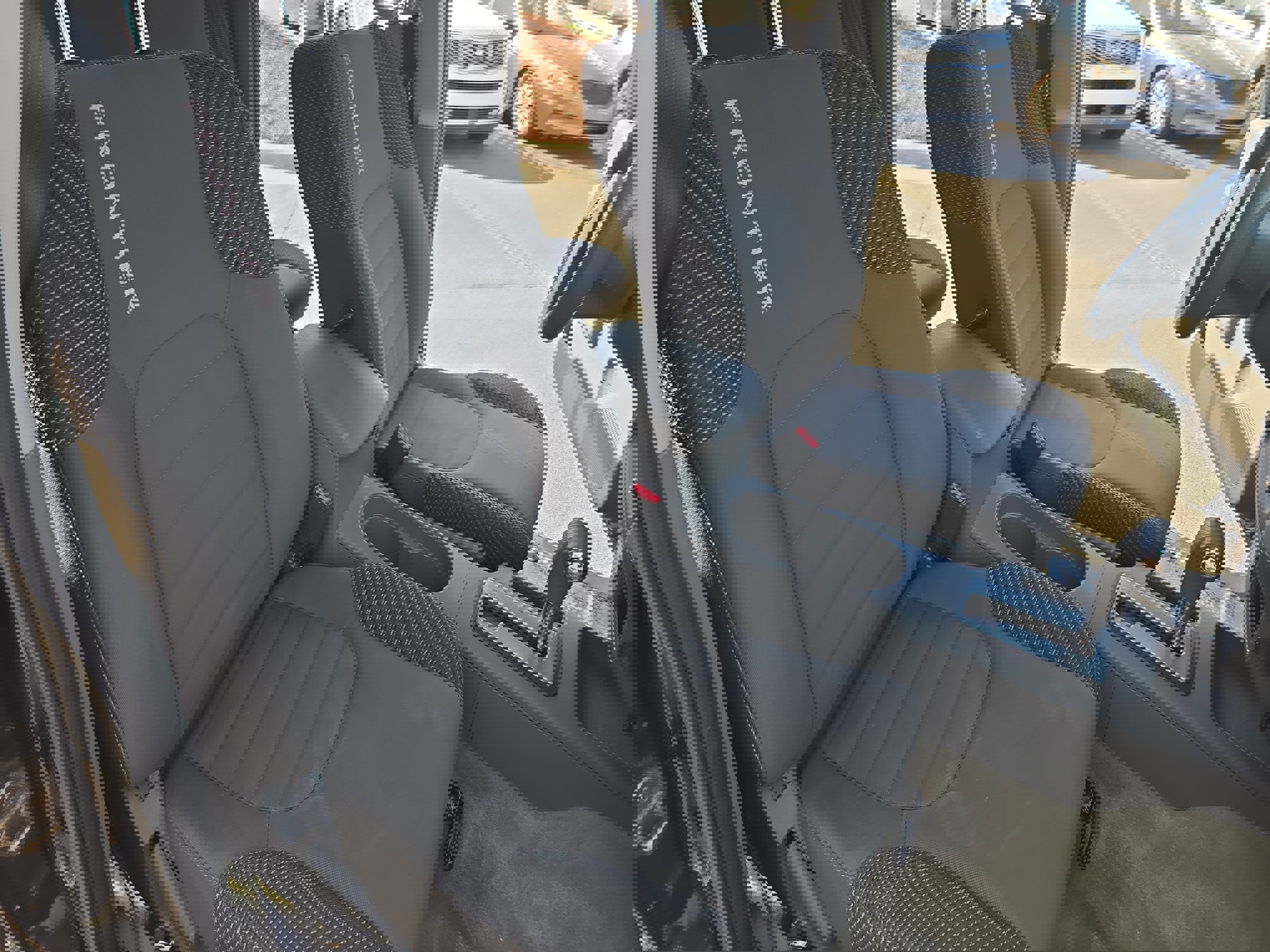 Used 2015 Nissan Frontier Desert Runner image 10