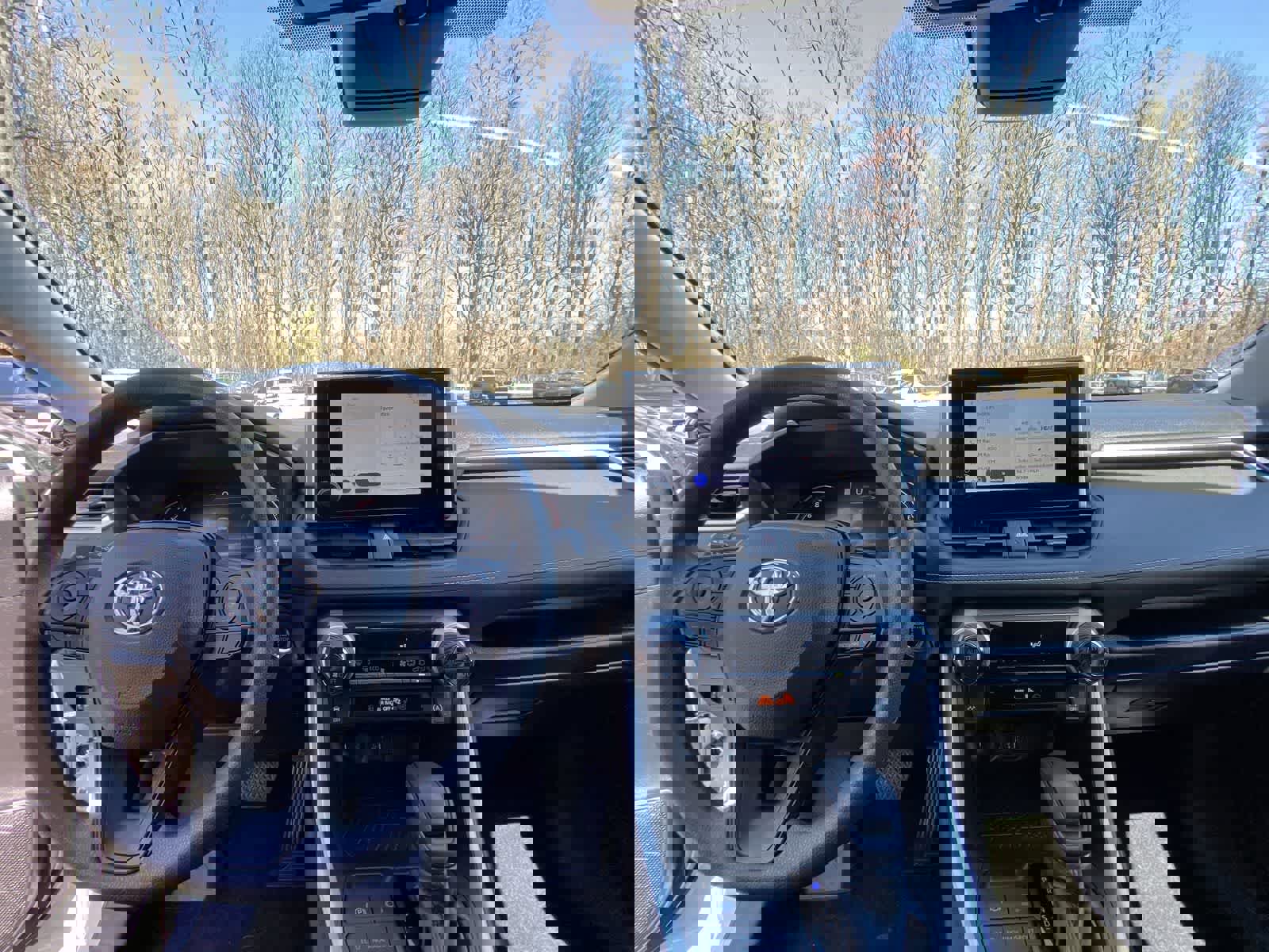 Used 2025 Toyota RAV4 XLE image 21