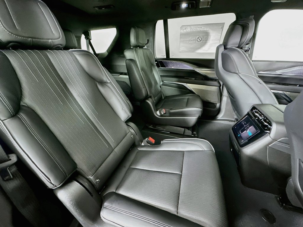 New 2026 Cadillac Escalade IQL Sport 2 w/ LPO, ONYX Package AWD/4WD image 36