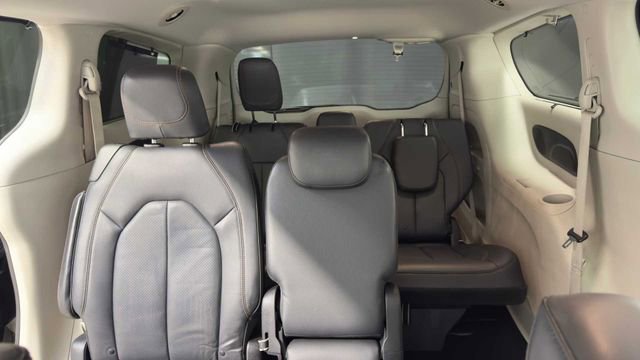 Used 2019 Chrysler Pacifica Touring-L Plus w/ Tire & Wheel Group FWD image 22