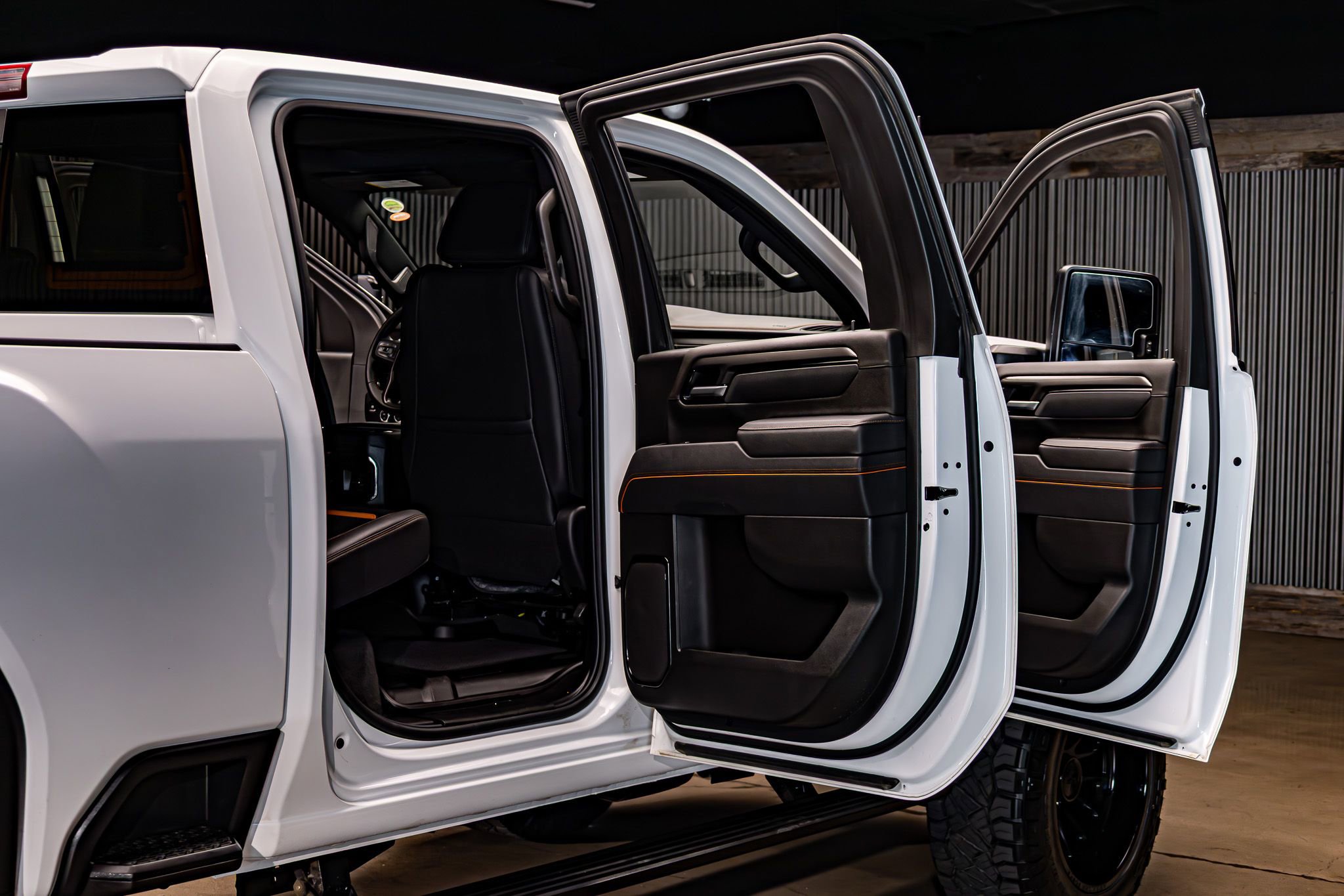 Used 2025 GMC Sierra 3500 AT4 w/ AT4 Premium Plus Package image 31