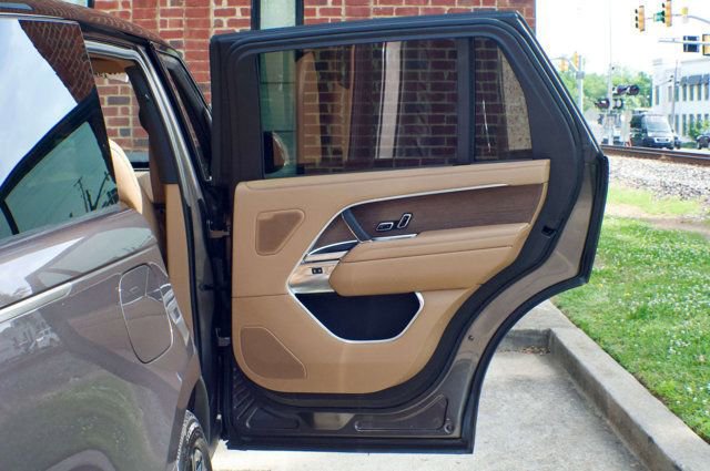 Used 2025 Land Rover Range Rover Long Wheelbase SE AWD/4WD image 46