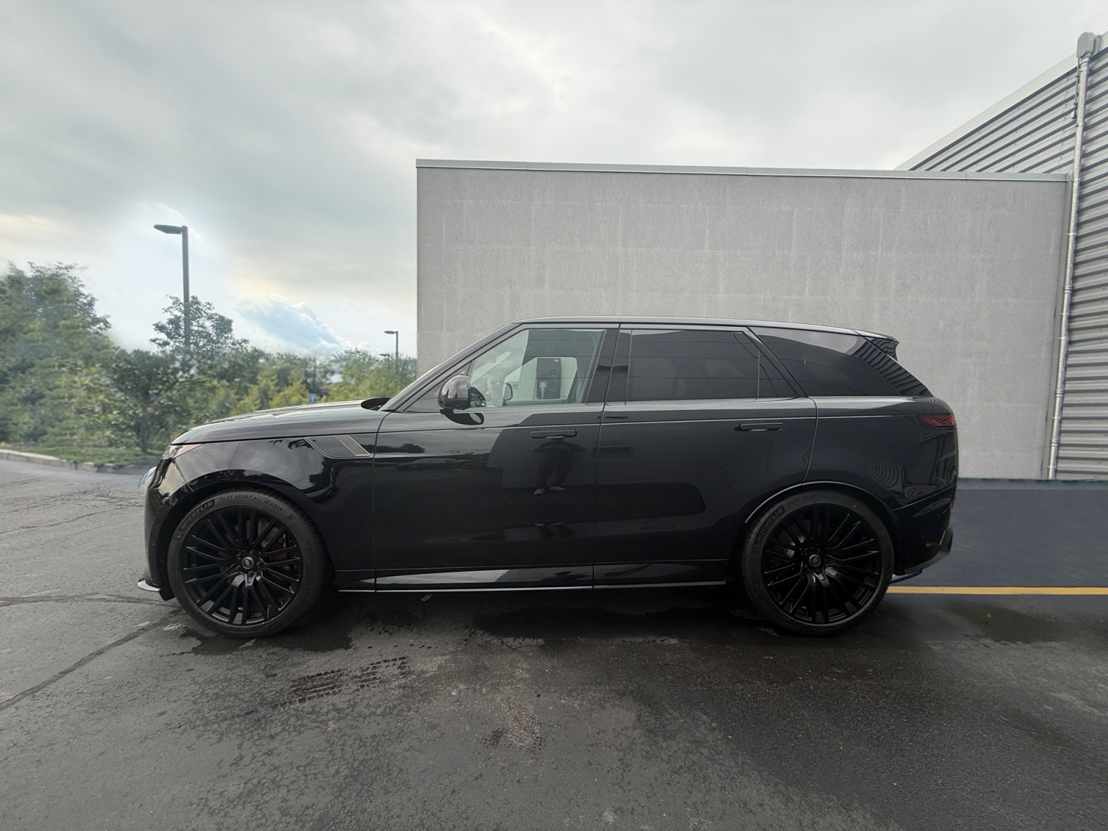 Used 2025 Land Rover Range Rover Sport SV Edition Two AWD/4WD image 2