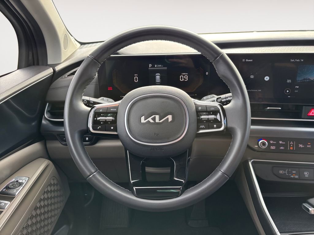 Used 2025 Kia Carnival FWD image 15