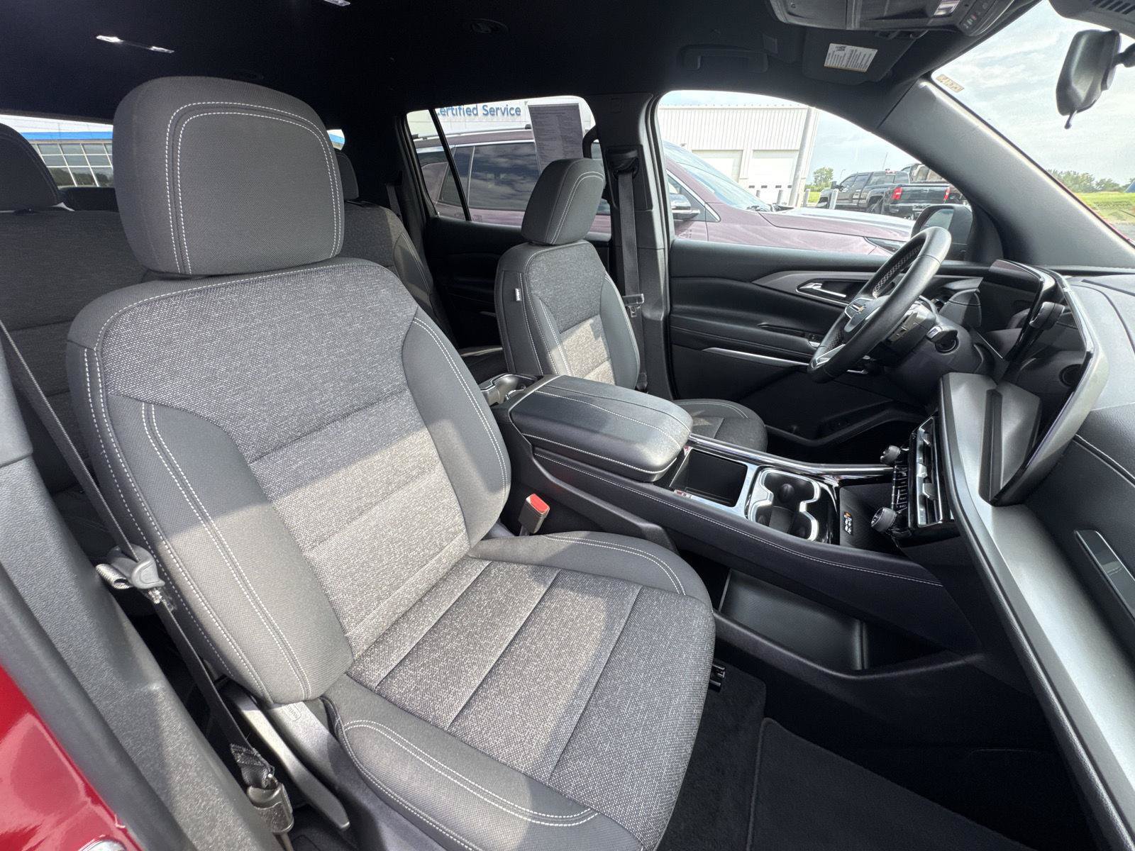 Used 2026 Chevrolet Traverse LT FWD image 18