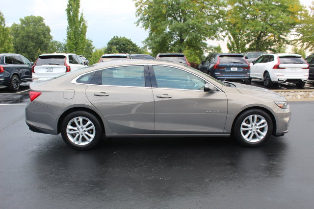 Used 2017 Chevrolet Malibu Hybrid w/ Leather Package FWD image 2