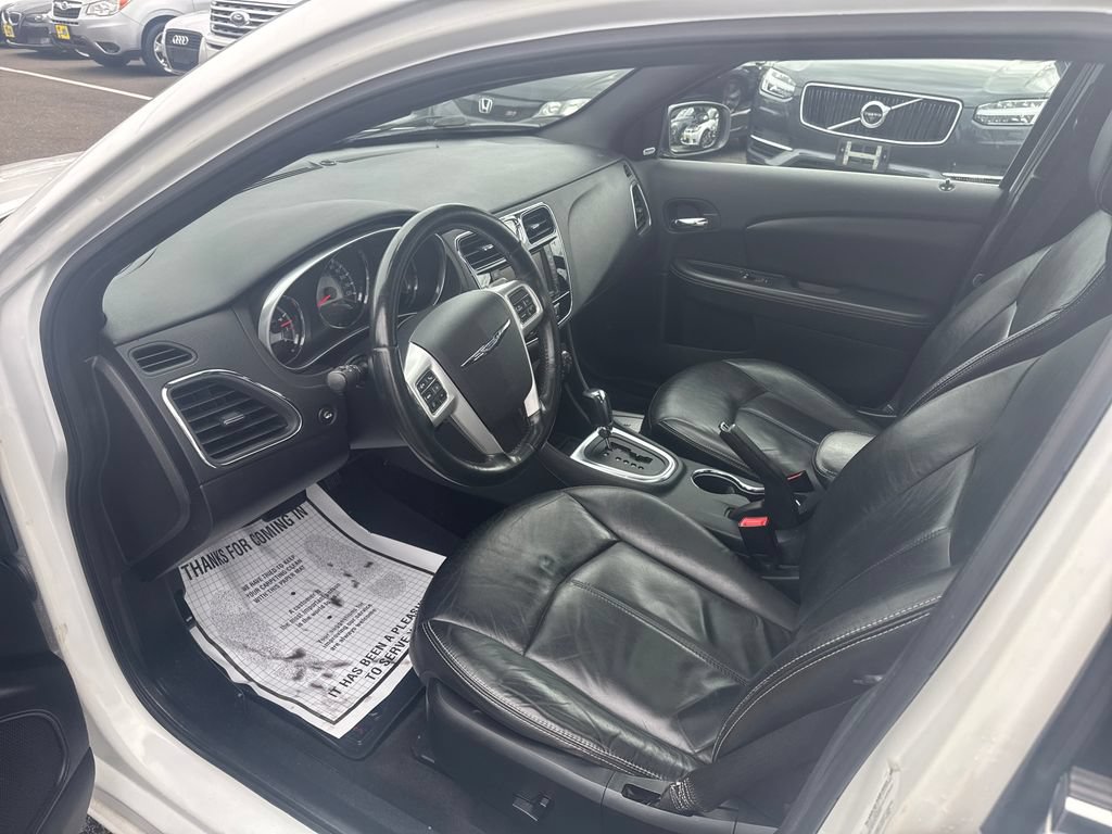 Used 2011 Chrysler 200 Limited FWD image 31