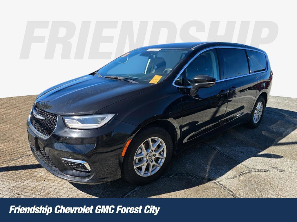 Used 2024 Chrysler Pacifica Touring-L FWD image 1