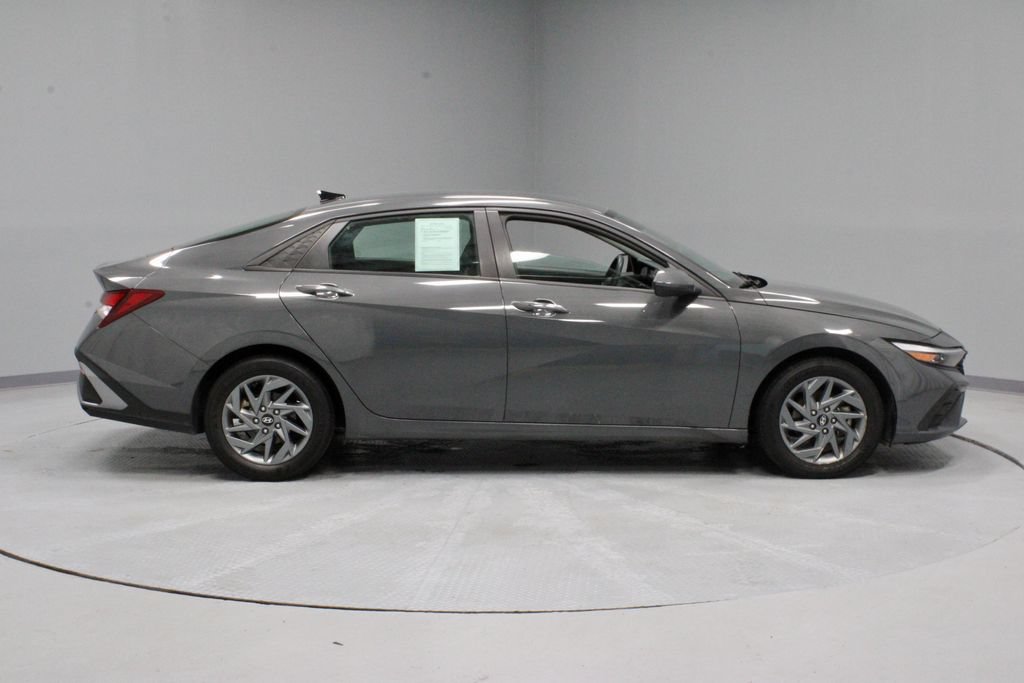 Used 2024 Hyundai Elantra SEL FWD image 12