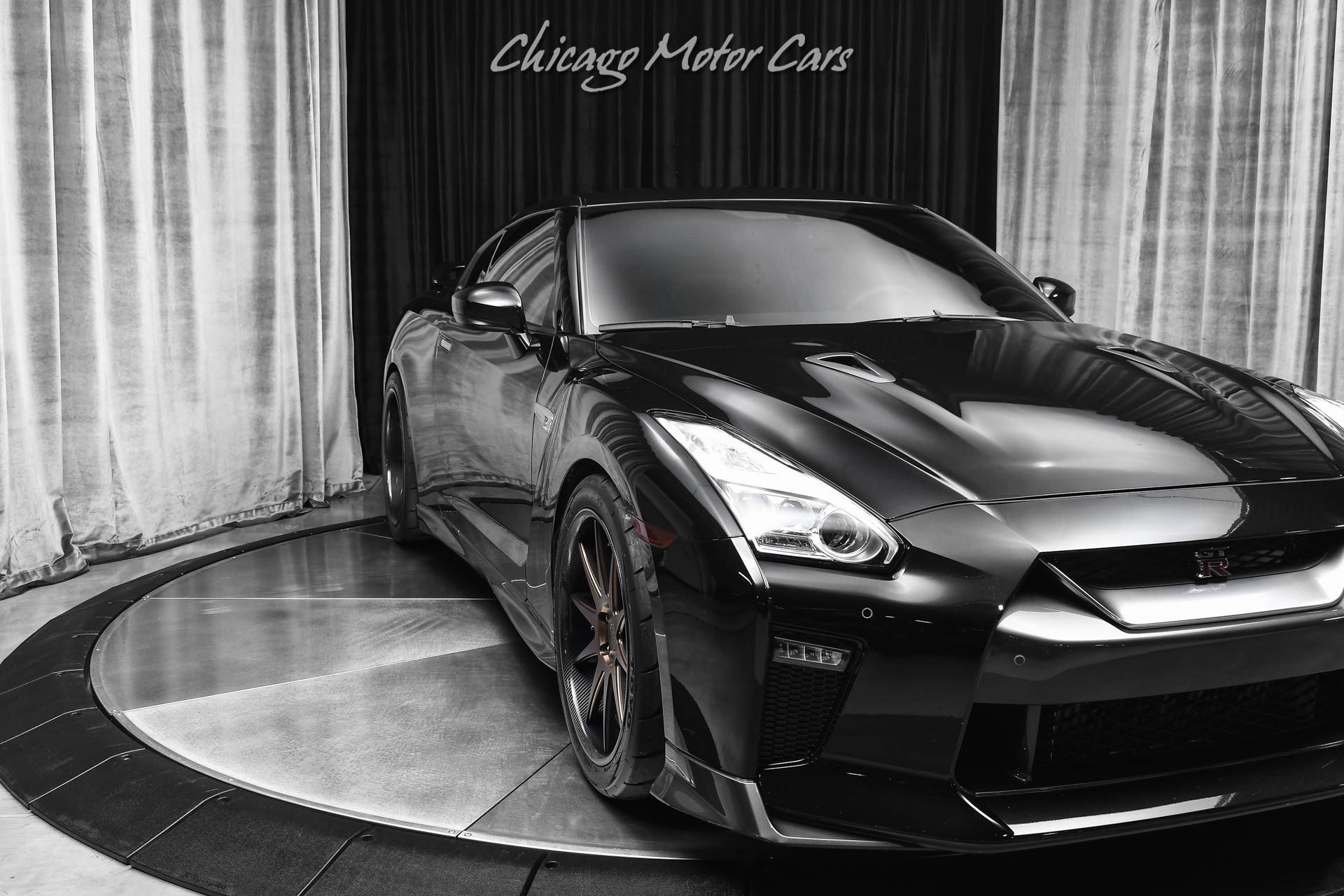 Used 2017 Nissan GT-R Premium w/ Premium Interior Package AWD/4WD image 37