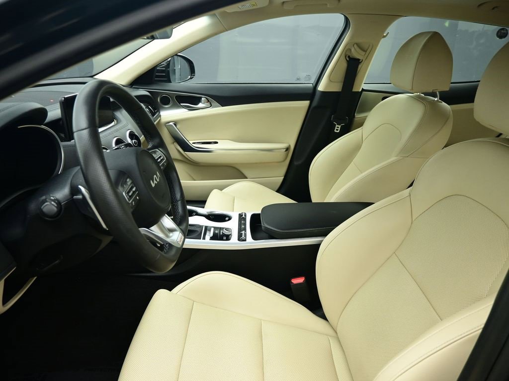 Certified 2022 Kia Stinger GT1 image 12