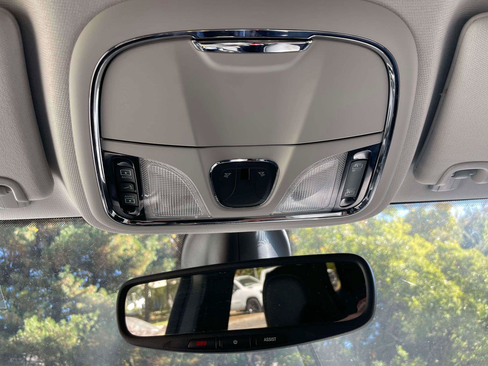 Used 2019 Jeep Cherokee Limited AWD/4WD image 27