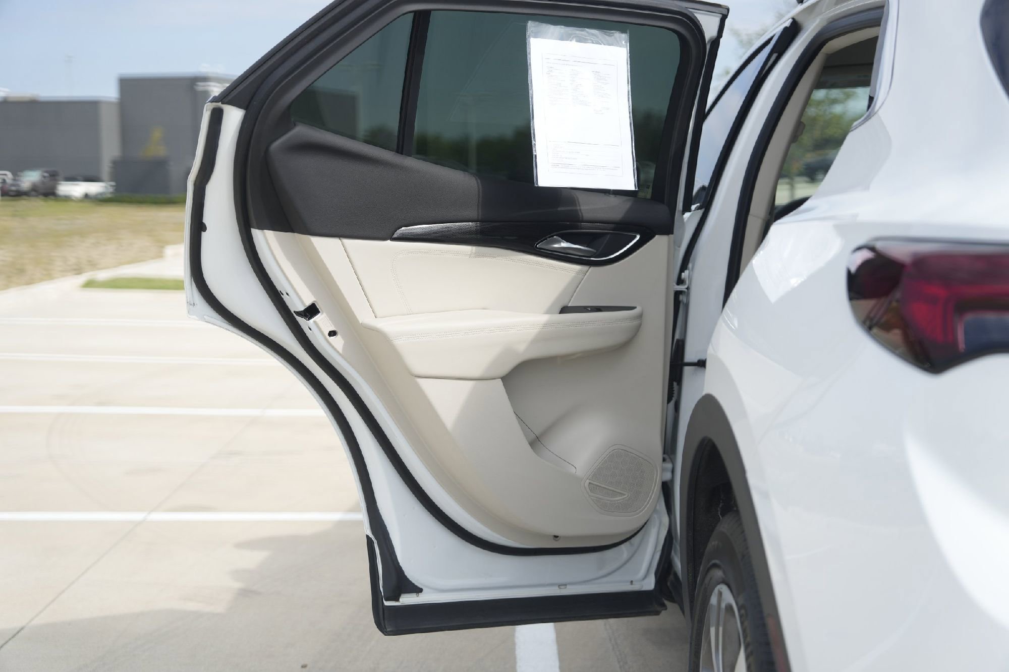 Used 2023 Buick Envision Essence image 29